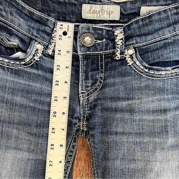 Daytrip Distressed Bootcut Jeans - Picture 10 of 13